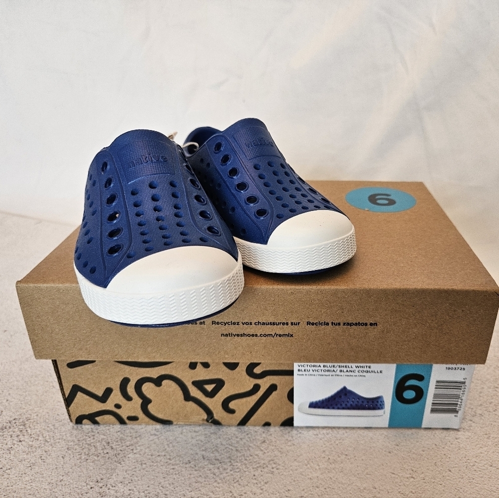 Native Jefferson Kids Navy Slip-On Shoes, New in Box, Children's Size 6